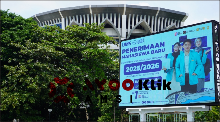 videotron outdoor UMS dengan gambar penerimaan mahasiswa baru tahun ajaran 2025 2026